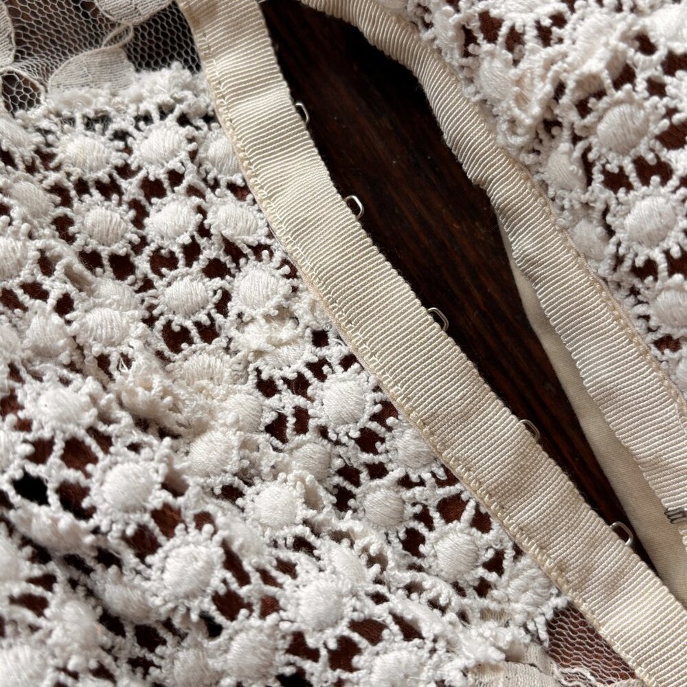 Pristine Vintage Embroidered and Lace White Mini Dress Small - Picture 8 of 13